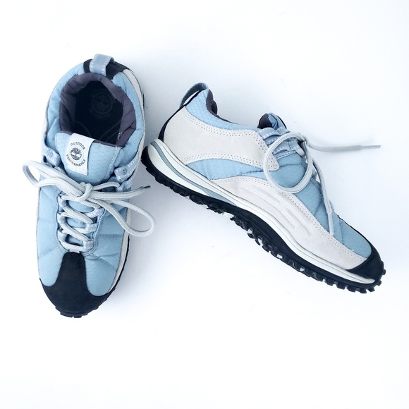 insulated tennis shoes